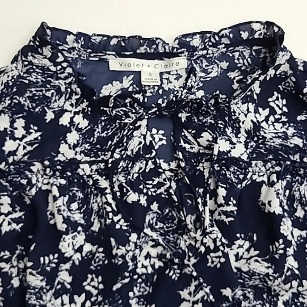 Violet + Claire Women's Blouse White Navy Floral Long Sleeve Semi Sheer Size S - Picture 5 of 15